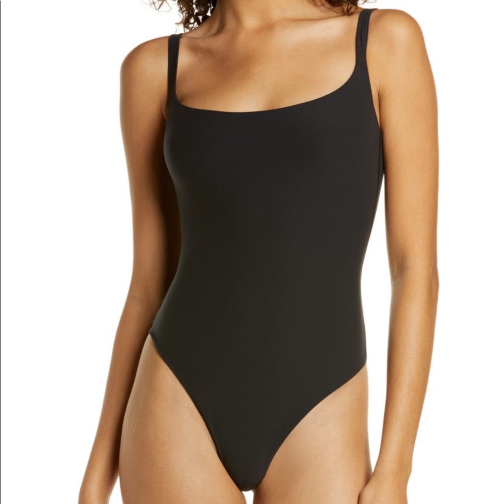 SKIMS FITS EVERYBODY SQUARE NECK BODYSUIT